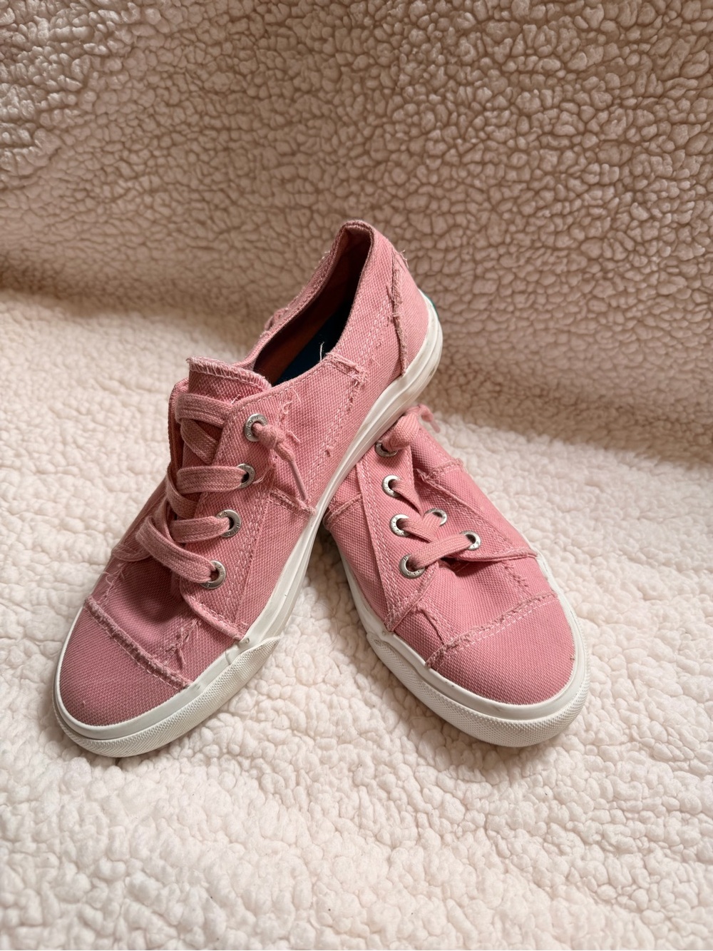 Women’s Casual Pink Canvas Lace-Up Sneakers